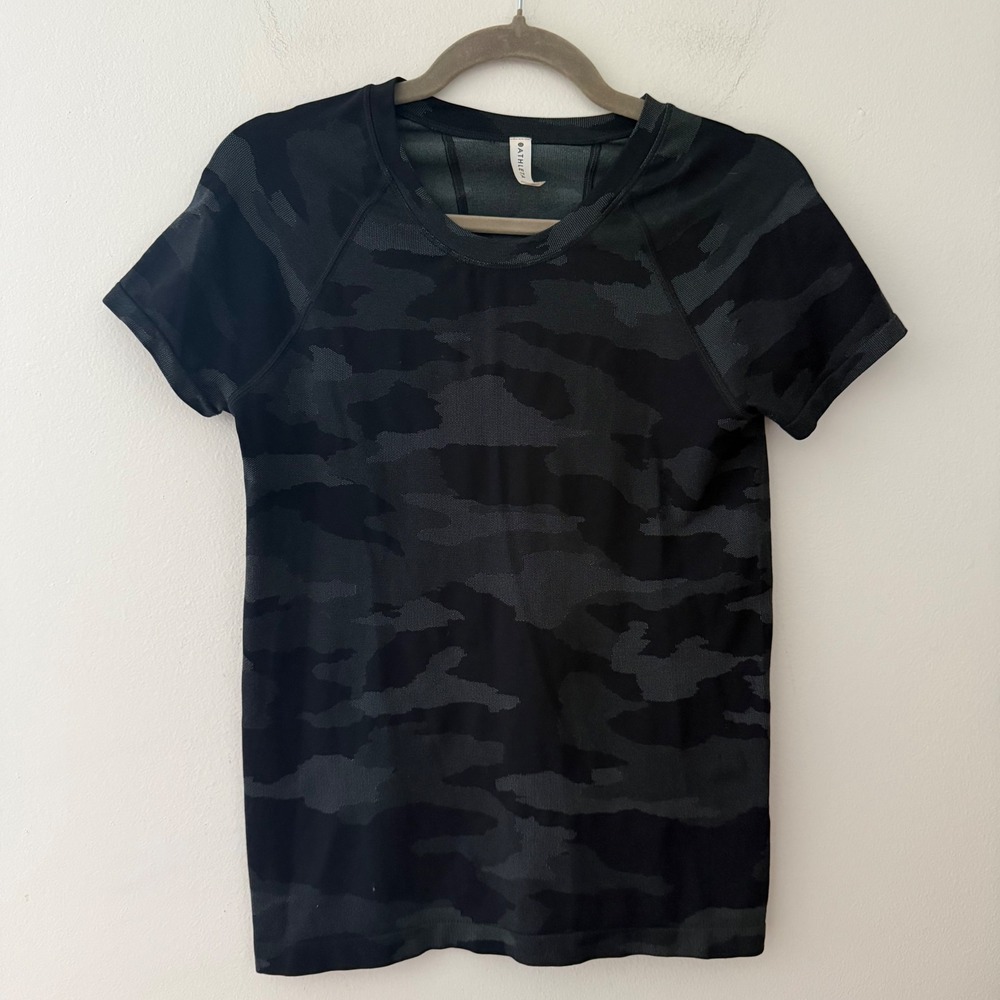 Athleta Momentum Seamless Short Sleeve Tee Camo Black Gray Size M Activewear